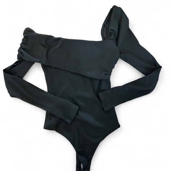 Lovers + Friends Florence Black One-Shoulder Bodysuit - Picture 4 of 7